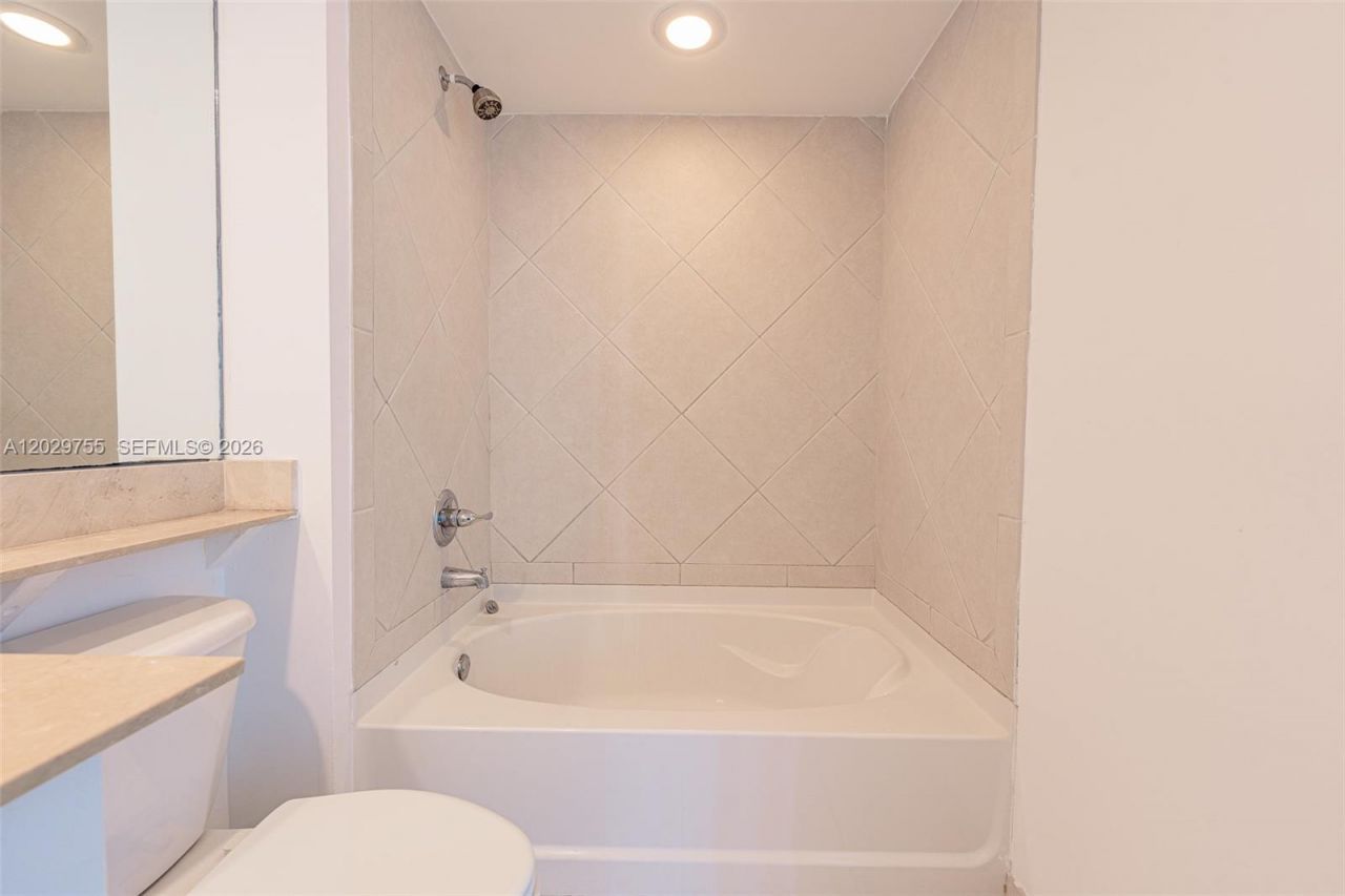 325 S Biscayne Blvd , Unit 2020, Miami, FL 33131 Photo