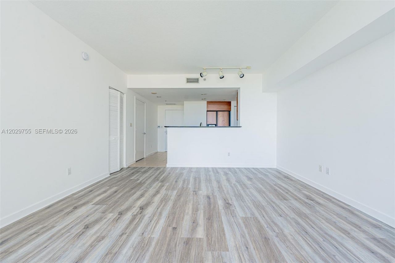 325 S Biscayne Blvd , Unit 2020, Miami, FL 33131 Photo