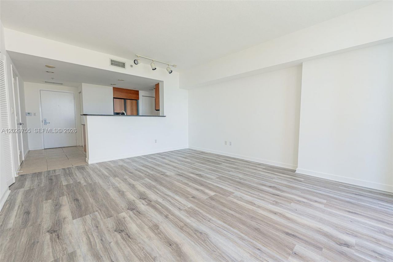 325 S Biscayne Blvd , Unit 2020, Miami, FL 33131 Photo