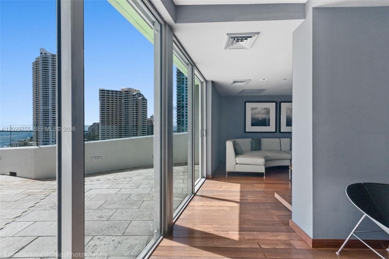 325 S Biscayne Blvd , Unit 2020, Miami, FL 33131 Photo