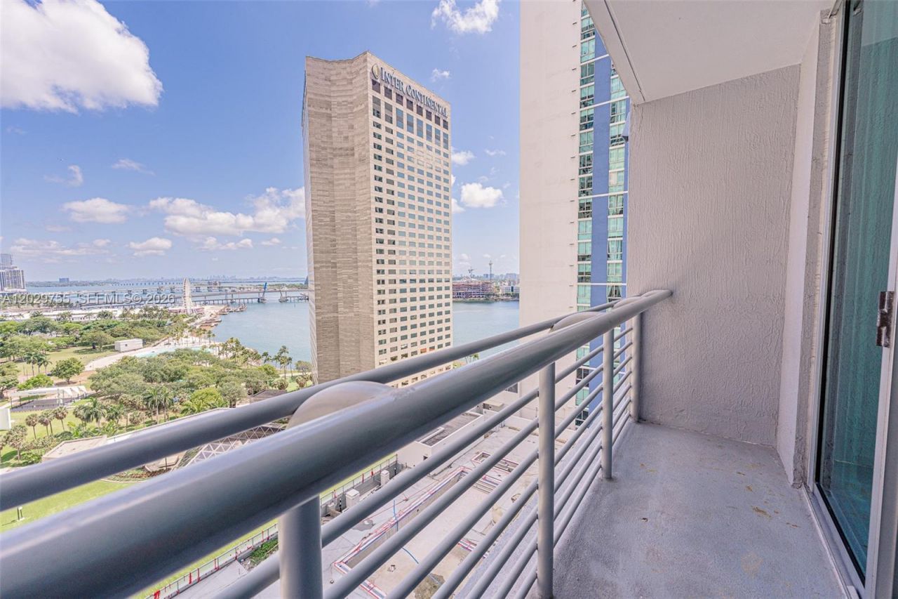 325 S Biscayne Blvd , Unit 2020, Miami, FL 33131 Photo