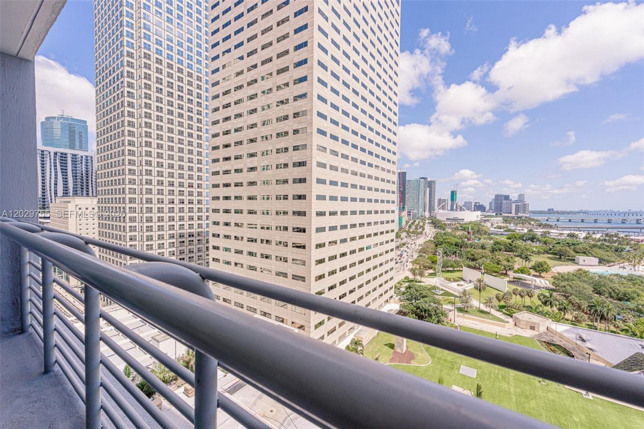 325 S Biscayne Blvd , Unit 2020, Miami, FL 33131 Photo