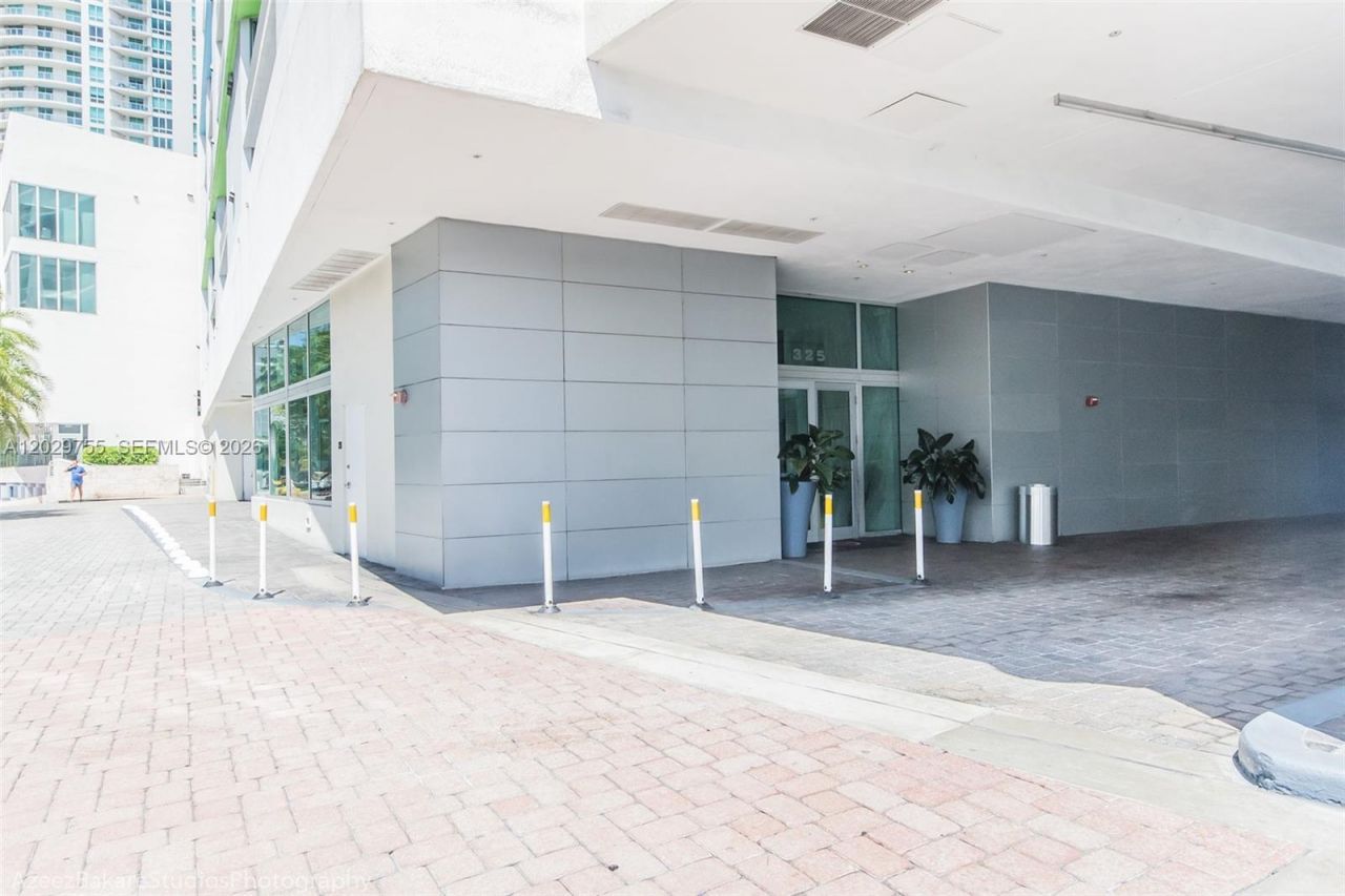 325 S Biscayne Blvd , Unit 2020, Miami, FL 33131 Photo