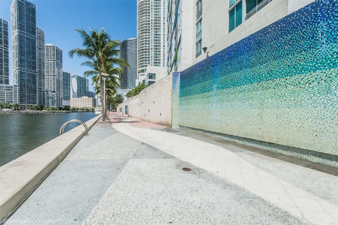 325 S Biscayne Blvd , Unit 2020, Miami, FL 33131 Photo
