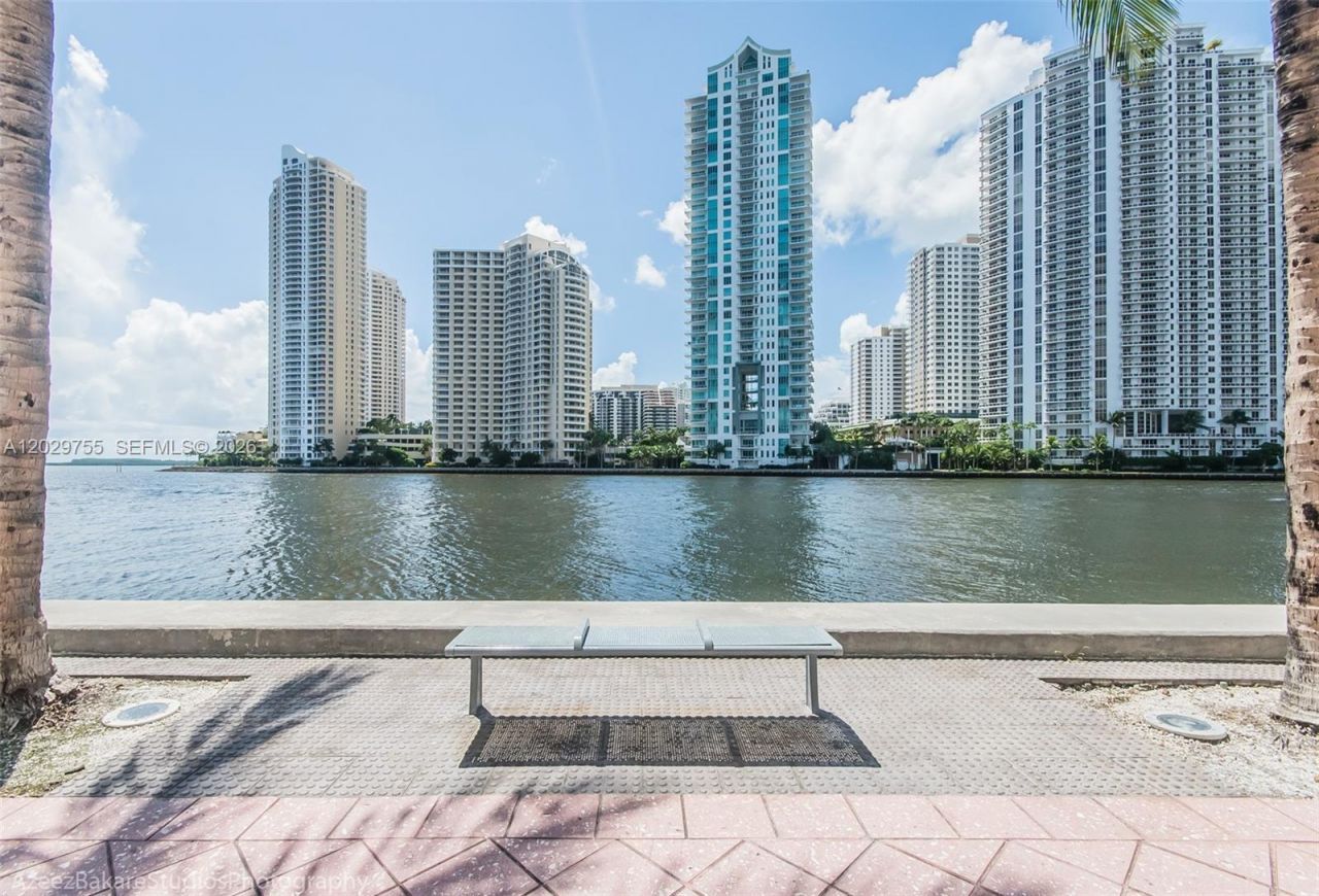 325 S Biscayne Blvd , Unit 2020, Miami, FL 33131 Photo