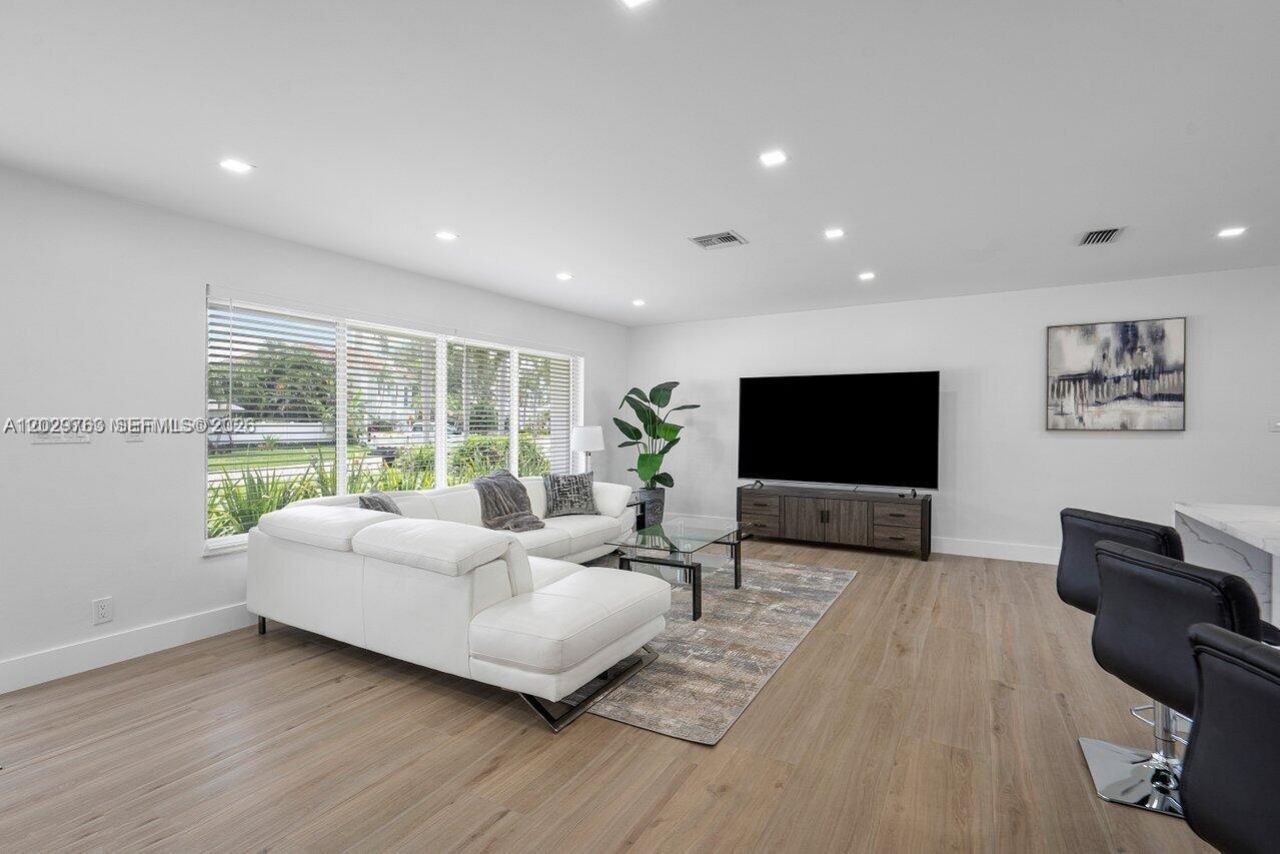 6991 NE 7th Ave , Boca Raton, FL 33487 Photo