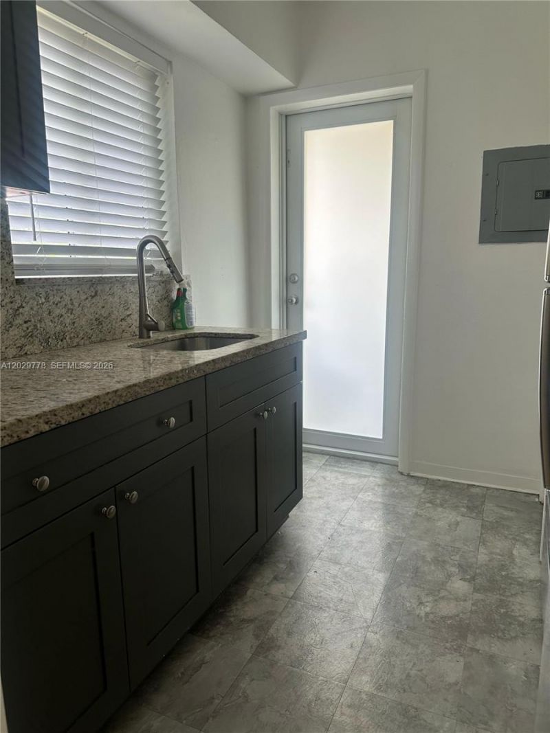 1557 S Le Jeune Rd, Unit 3, Miami, FL 33134 Photo