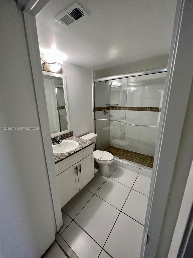 9619 Fontainebleau Blvd , Unit 419, Miami, FL 33172 Photo