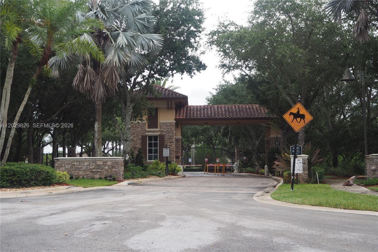 2750 E Jockey Cir E , Davie, FL 33330 Photo