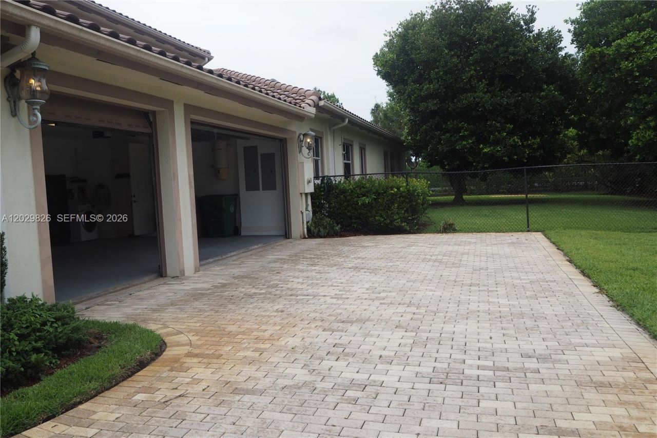 2750 E Jockey Cir E , Davie, FL 33330 Photo