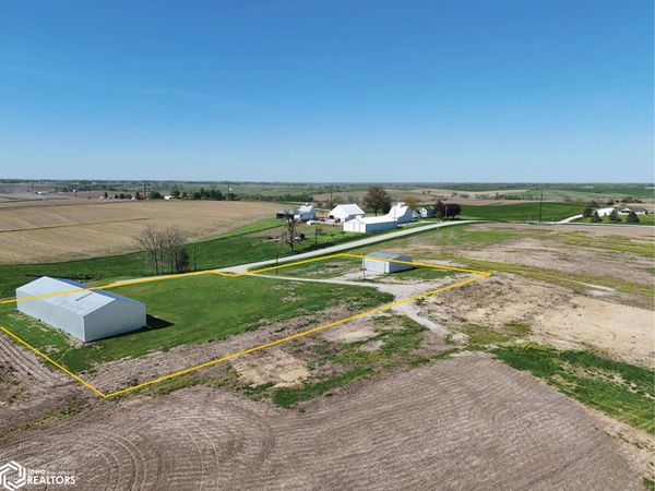 2371 79th Street Drive, Blairstown, IA 52301