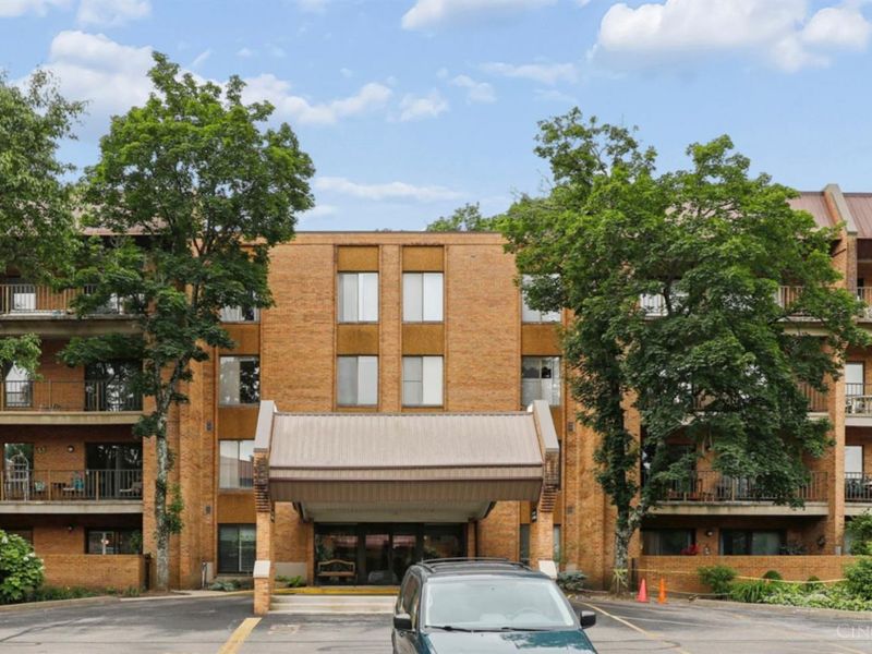 3533 Amberacres Drive, Unit 304, Cincinnati, OH 45237 Photo 2