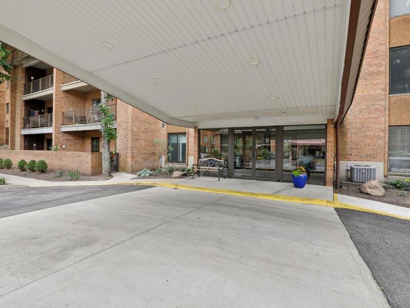 3533 Amberacres Drive, Unit 304, Cincinnati, OH 45237 Photo 3