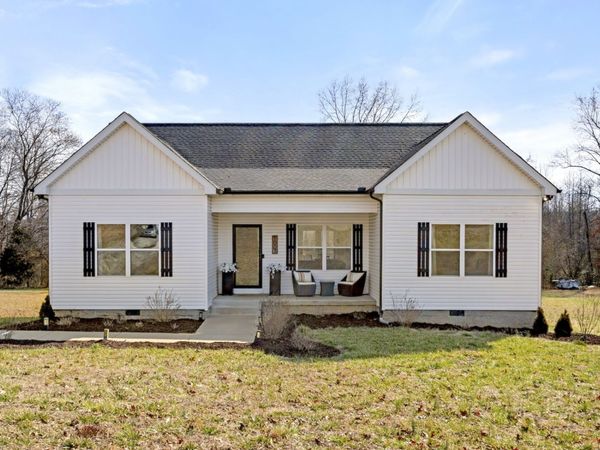 1007 Edgewood Dr , Dickson, TN 37055