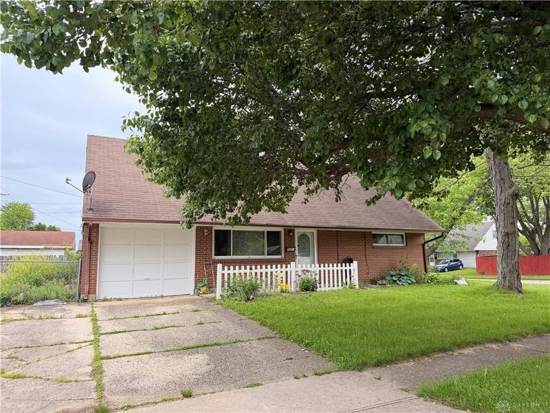 5807 Rosebury Drive, Huber Heights, OH 45424 Photo 2
