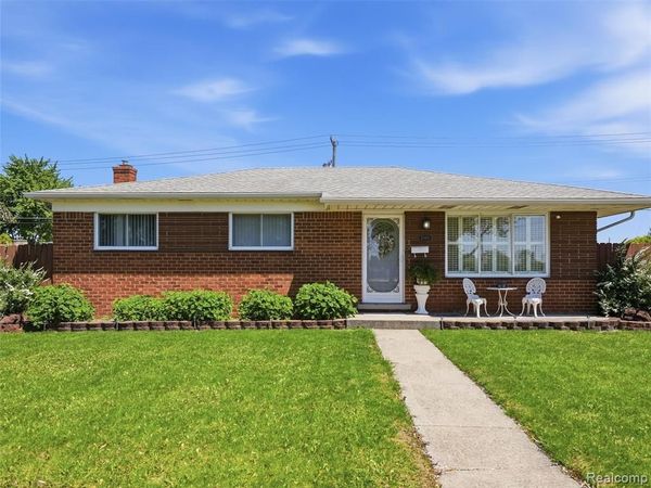 33810 Brookshire Drive, Sterling Heights, MI 48312