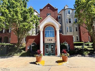 180 Fox Hollow Drive, Unit 101, Mayfield Heights, OH 44124