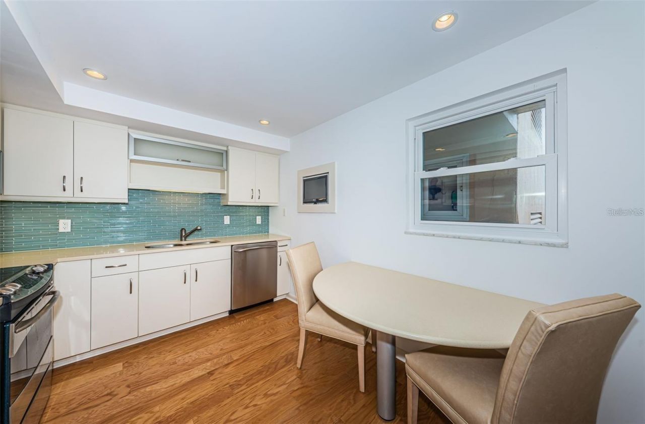 5130 Brittany Drive S, Unit 202, Saint Petersburg, FL 33715 Photo