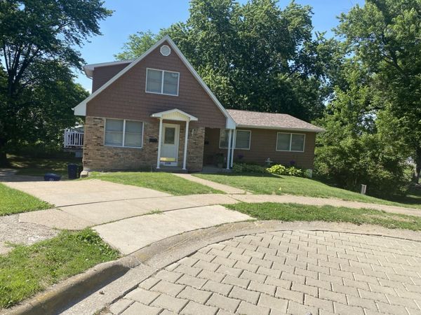 2356-58 Hillandale Road , Davenport, IA 52804