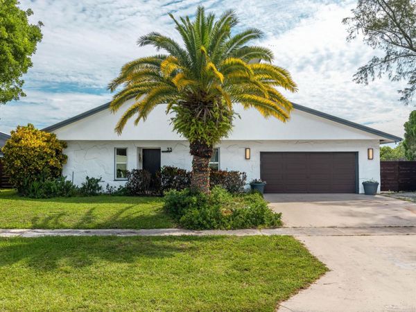 33 Oregon Lane, Boca Raton, FL 33487