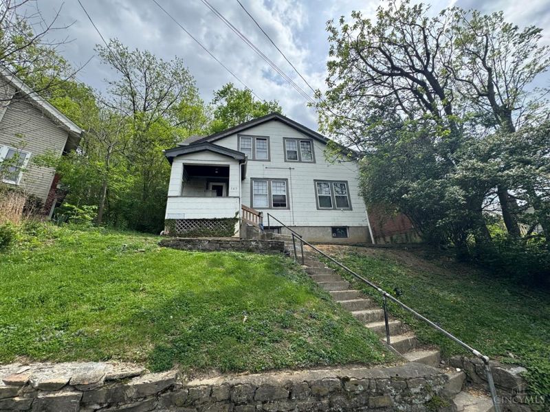 727 Riddle Road, Cincinnati, OH 45220 Photo 2