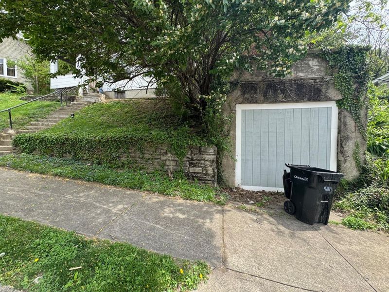 727 Riddle Road, Cincinnati, OH 45220 Photo 7