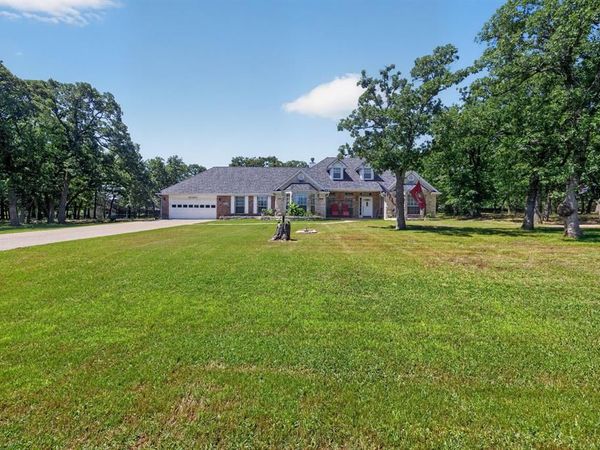 111 Lone Star Drive, Gainesville, TX 76240