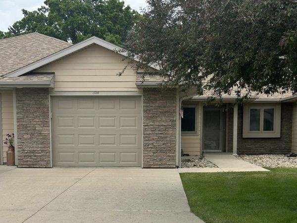324 16th Ave NE, Hampton, IA 50441