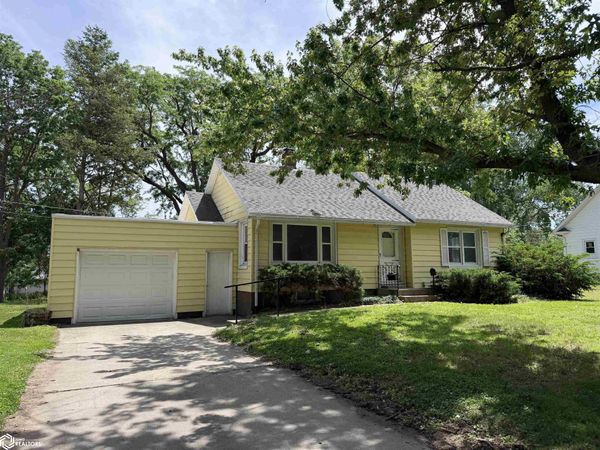 805 6th St. N., Humboldt, IA 50548