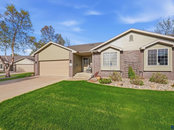 3403 S Pennant Pl, Sioux Falls, SD 57110