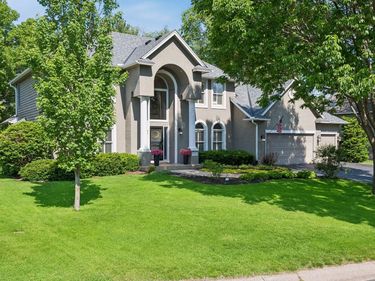 9190 Victoria Drive, Eden Prairie, MN 55347