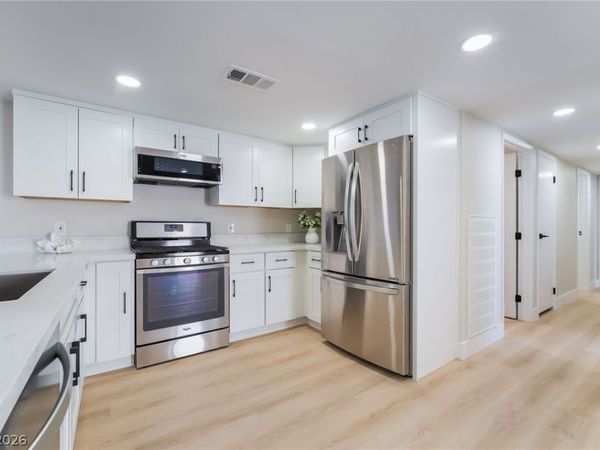 3743 Colonial Drive , Las Vegas, NV 89121