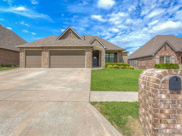 8110 N 77 East Avenue , Owasso, OK 74055