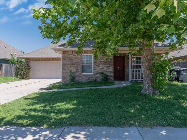 913 SW 16th Street, Moore, OK 73160