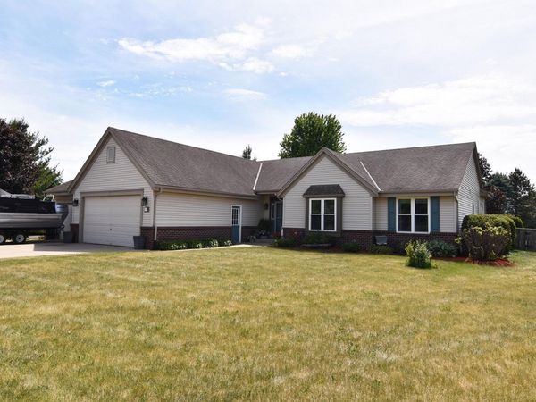 30936 Royal Hill Rd, Rochester, WI 53105
