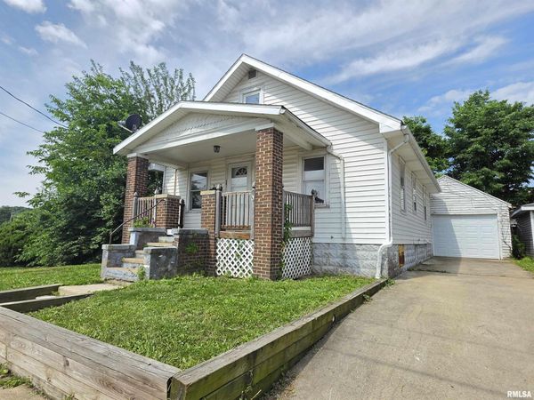 121 PERSHING Place, East Peoria, IL 61611