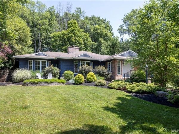 144 Hillcrest Rd , East Aurora, NY 14052