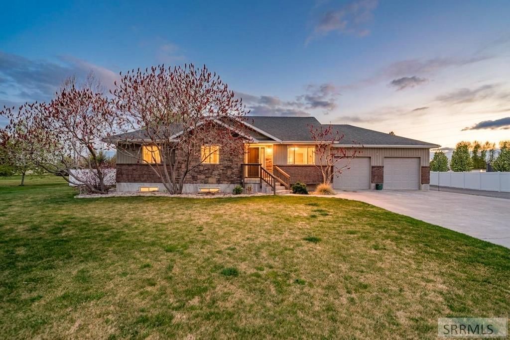 195 N 3806 E, Rigby, ID 83442 Main Photo