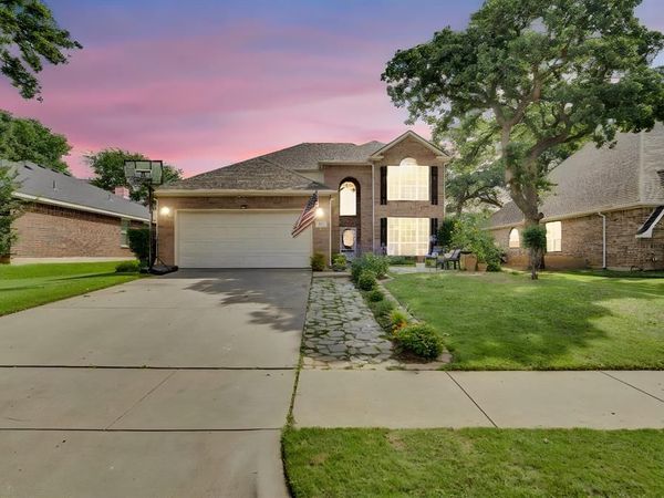 517 Crawford Drive, Burleson, TX 76028