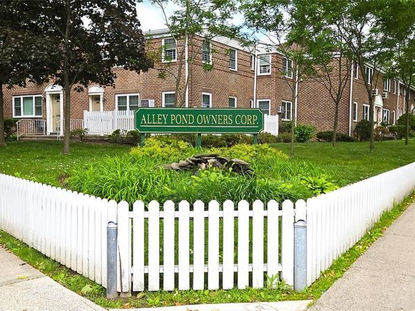224-20 Kingsbury Avenue , Unit B, Oakland Gardens, NY 11364