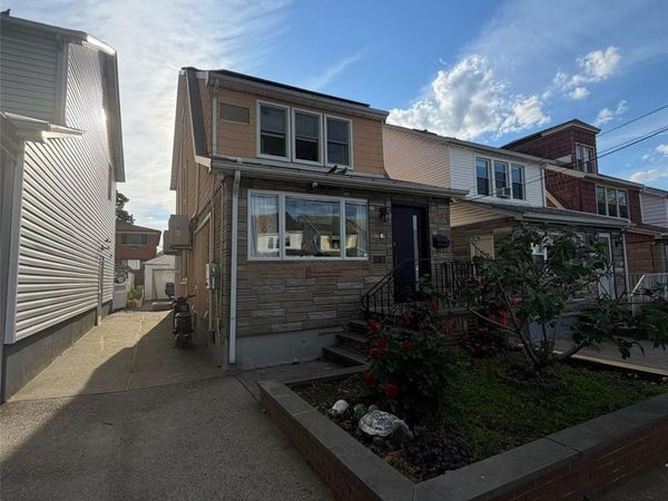 59-22 Parsons Boulevard , Fresh Meadows, NY 11365