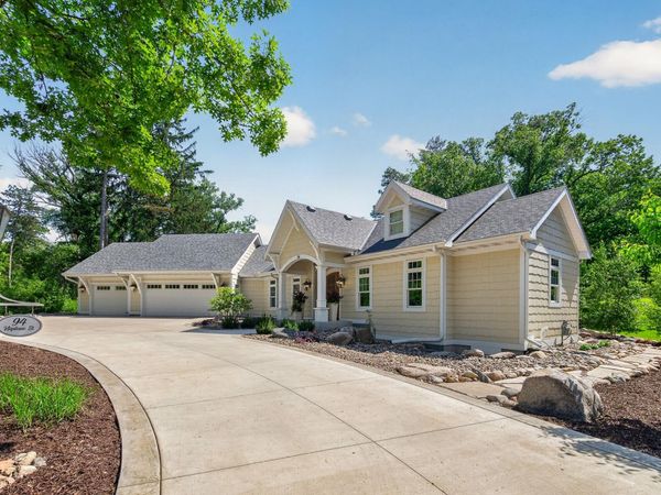 94 Neptune Street, Mahtomedi, MN 55115