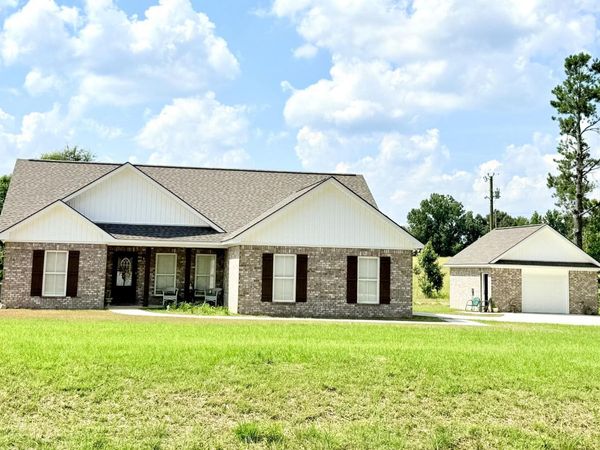 1230 Riverdale Road, Grenada, MS 38901