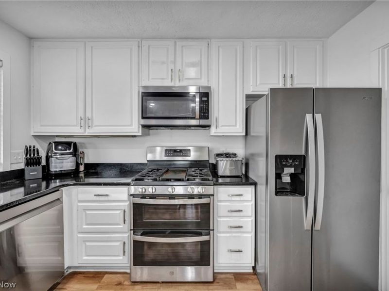 32321 Lake Shore Boulevard , Willowick, OH 44095 Photo 21