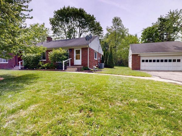 1810 E Stadium Boulevard, Ann Arbor, MI 48104
