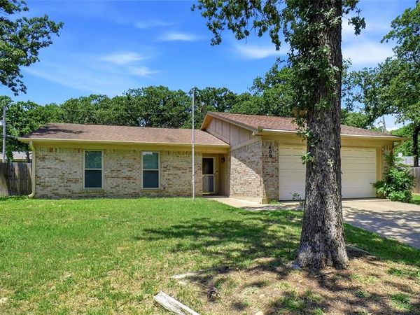 400 Woodlake Circle, Azle, TX 76020