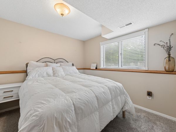 7250 Cactus Curve , Chanhassen, MN 55317