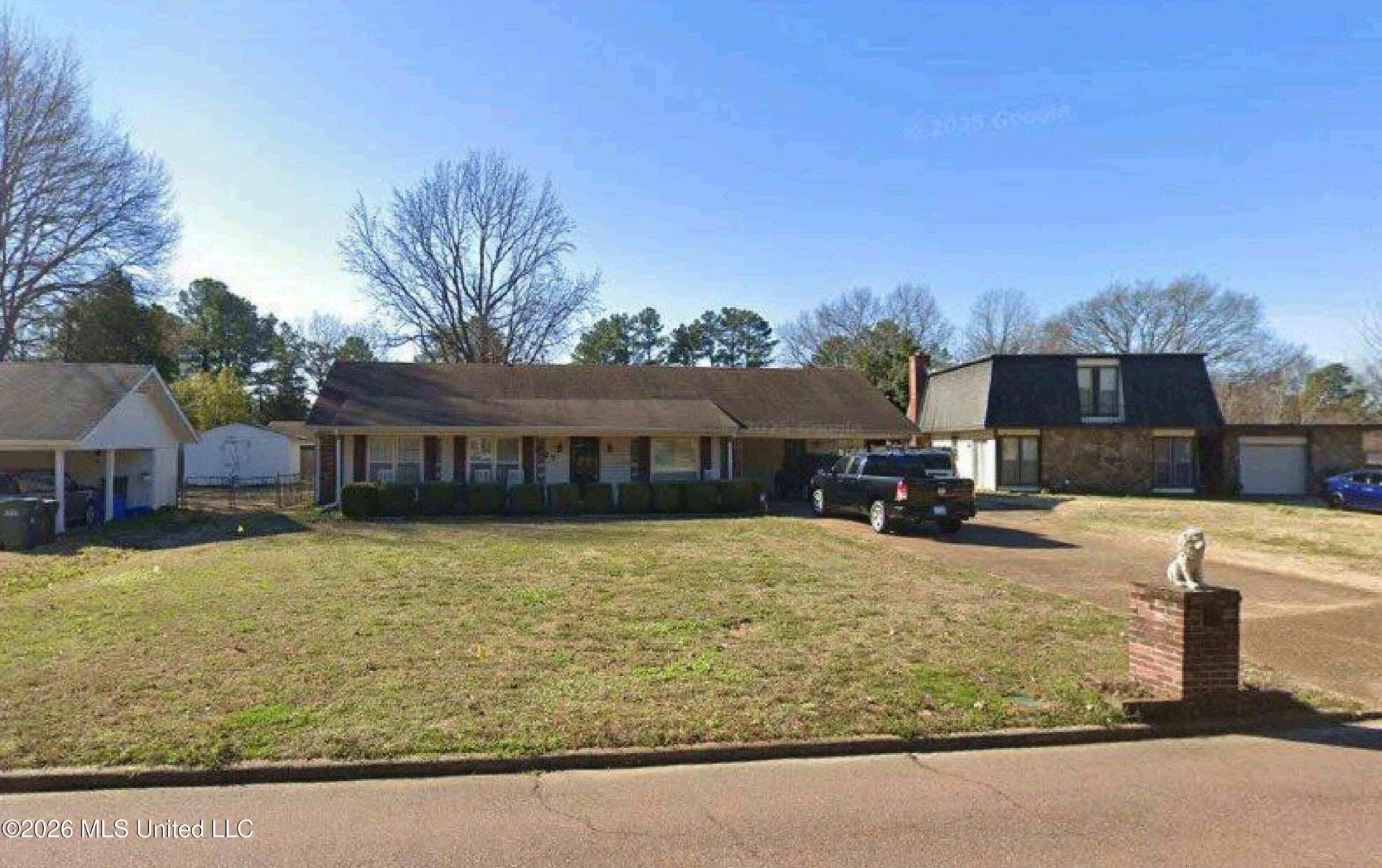 827 Dinwiddie Cove, Southaven, MS 38671 Main Photo