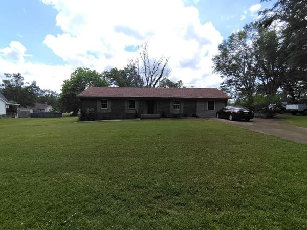 120 Barker DR , Savannah, TN 38372