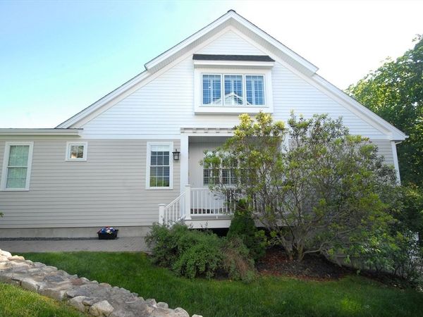 25 Black Horse Pl, Unit 25, Concord, MA 01742